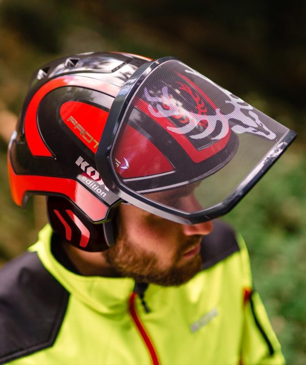 🔥 Schutzhelm mit Visier – Protos Forsthelm/Schutzhelm KOX Edition mit Gehörschutz und Visier Integral Forest Schwarz/Rot KOX Edition Schwarz/Rot mit Ätzmetallvisier F39 | Protos – Bild 7